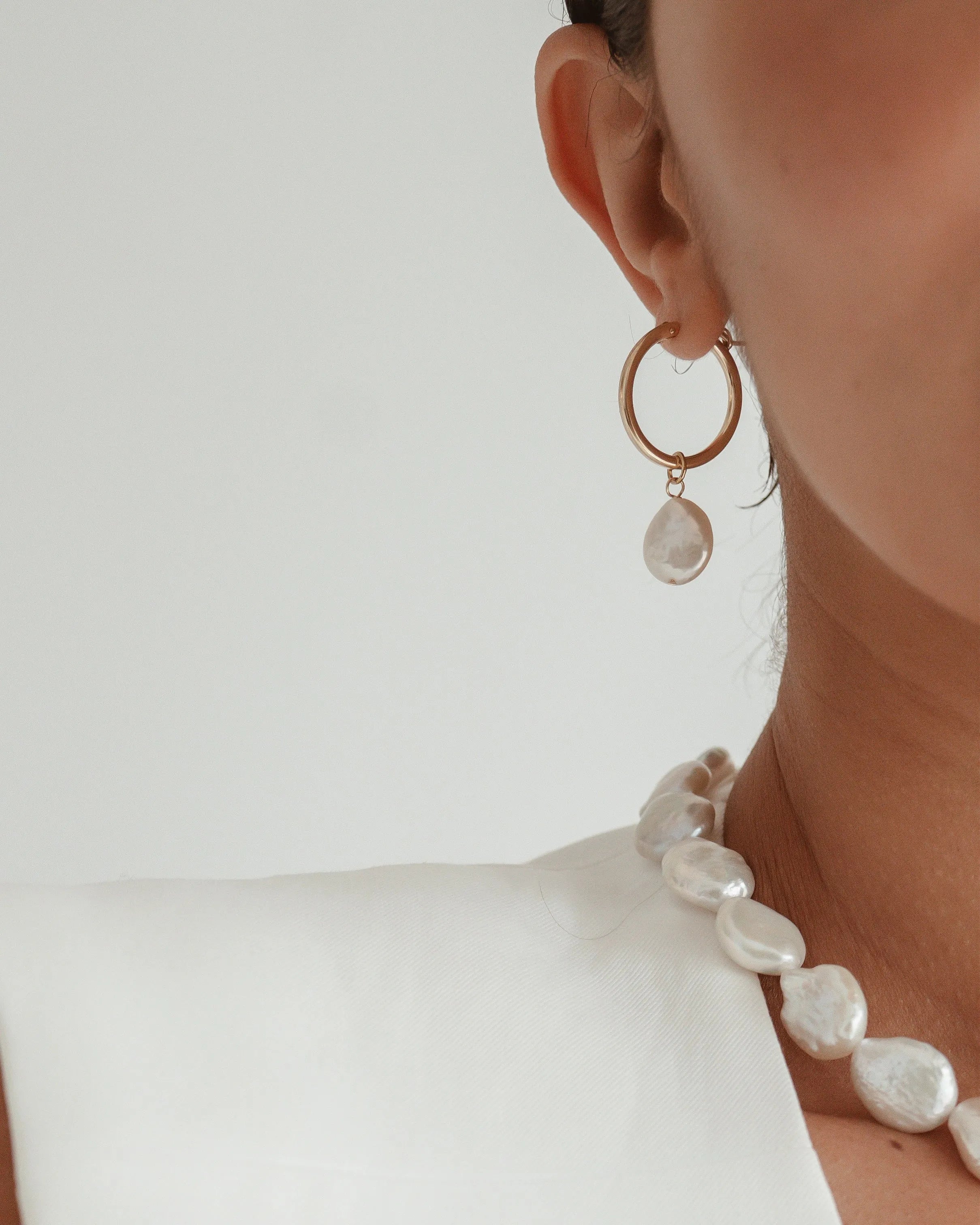 Layla Baroque Pearl 14k Gold Hoops -22mm