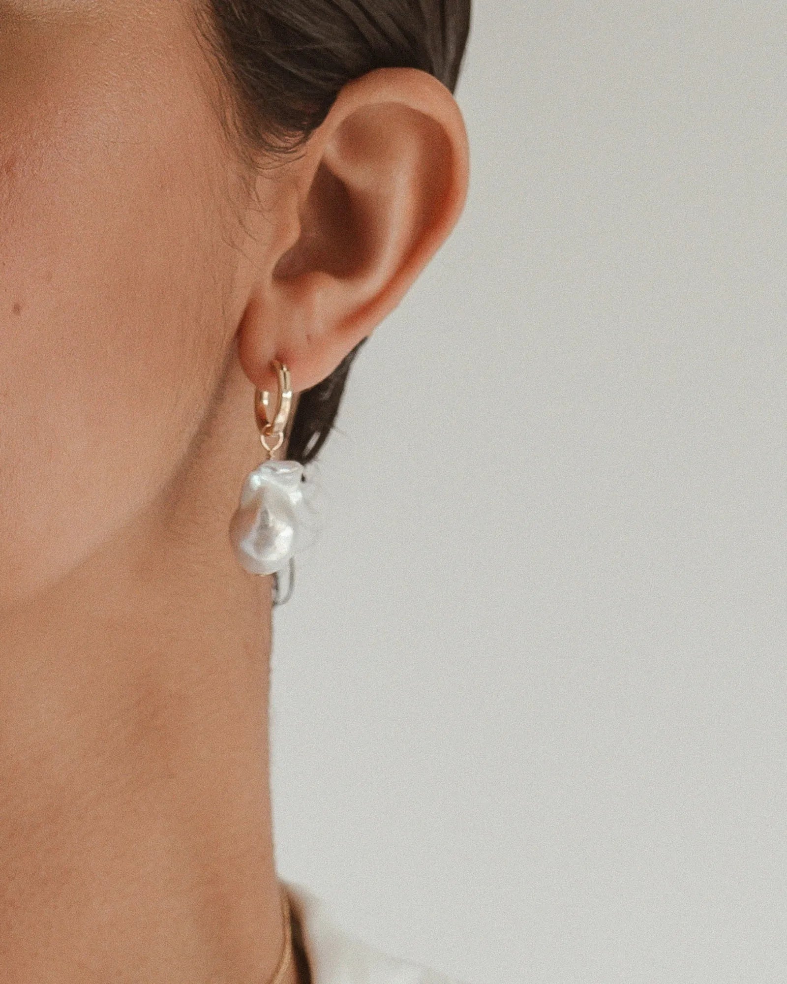 Gaia Baroque Pearl 14k Gold Hoops -12mm