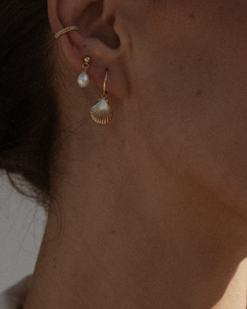 Mila Shell 14k Gold Sleeper Hoops